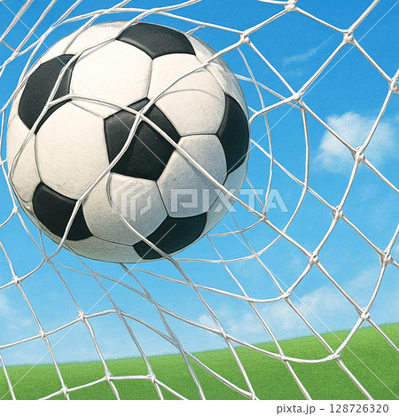 ゴールネットに決まるサッカーボールの瞬間 128726320