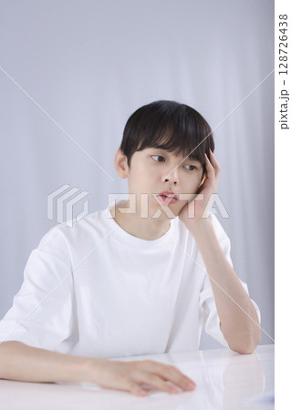 20代男性 メンズビューティーイメージ 20代男性 メンズビューティーイメージ 128726438