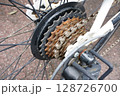 錆びた自転車のギアのクローズアップ（時間の経過・劣化） 128726700