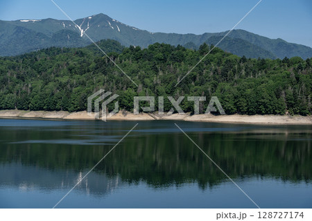 新緑の糠平湖 新緑の糠平湖 128727174