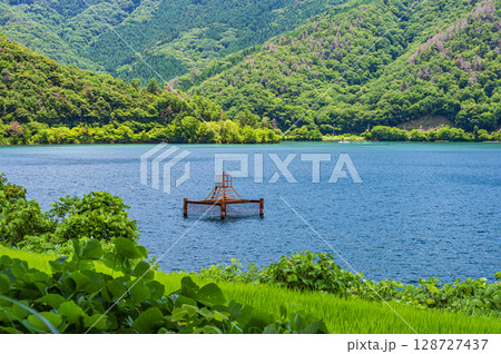 奥琵琶湖風景　滋賀県長浜市西浅井町菅浦 128727437