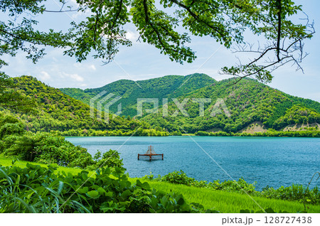 奥琵琶湖風景　滋賀県長浜市西浅井町菅浦 128727438