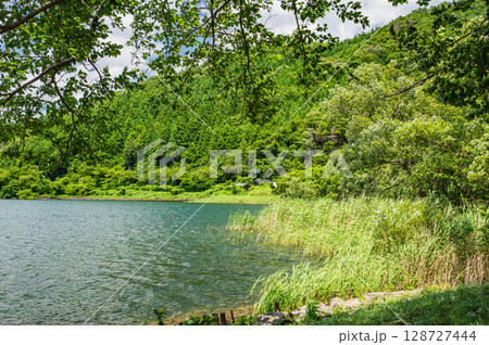 奥琵琶湖風景 滋賀県長浜市西浅井町菅浦 奥琵琶湖風景 滋賀県長浜市西浅井町菅浦 128727444