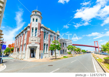 夏の若戸大橋と街並み 福岡県北九州市 夏の若戸大橋と街並み 福岡県北九州市 128727875