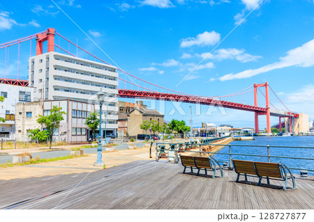 夏の若戸大橋と街並み 福岡県北九州市 夏の若戸大橋と街並み 福岡県北九州市 128727877