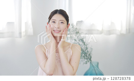 女性 美容 フェイシャルケア 自宅 女性 美容 フェイシャルケア 自宅 128728378