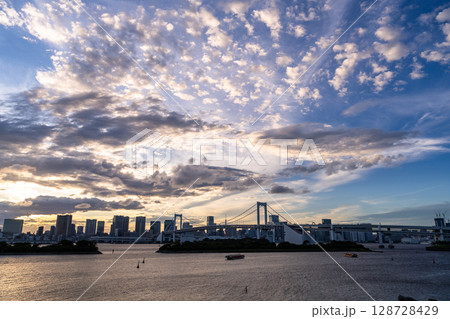 《東京都》東京ベイエリアの日没 128728429