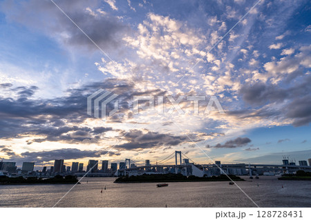 《東京都》東京ベイエリアの日没 128728431