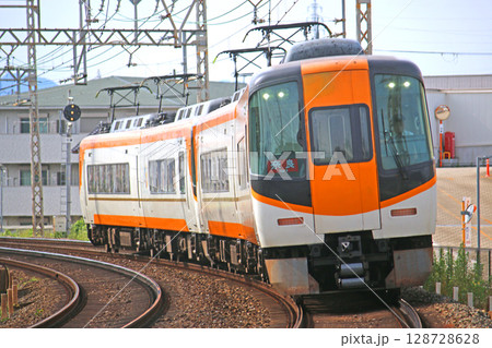 近鉄京都線を走行する車両 128728628