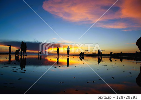 ウニュ塩湖状態1 128729293