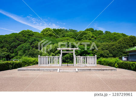 仲姫命陵古墳（仲津山古墳）大阪府藤井寺市 128729961