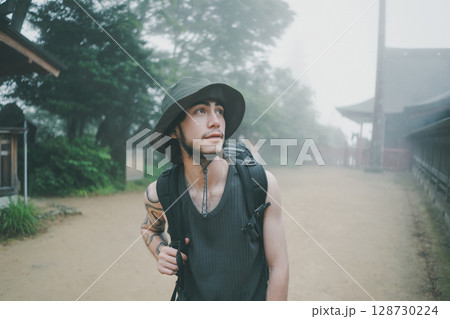 inbound tourist 128730224