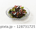 海藻サラダ　白背景 128731725