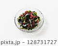 海藻サラダ　白背景 128731727
