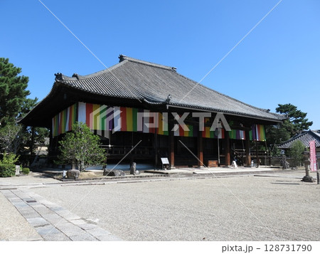 奈良市の西大寺（本堂） 128731790