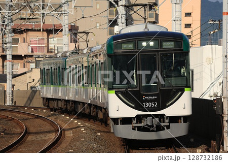 【京阪】13000系（京阪本線：西三荘駅） 128732186