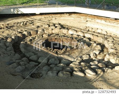 奈良市の平城宮跡にある造酒司井戸 128732493