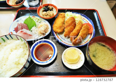 千葉県 勝浦漁港の刺身とフライ定食 千葉県 勝浦漁港の刺身とフライ定食 128732787
