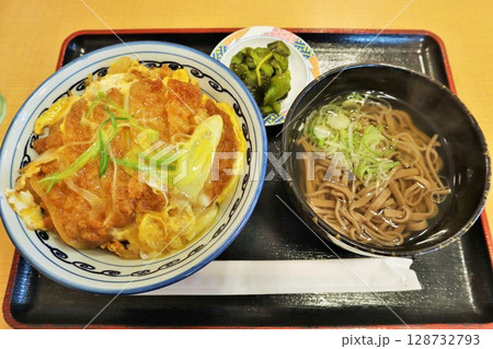 かつ丼とそばセット かつ丼とそばセット 128732793