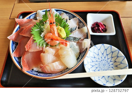 富山県 氷見漁港の海鮮丼 富山県 氷見漁港の海鮮丼 128732797