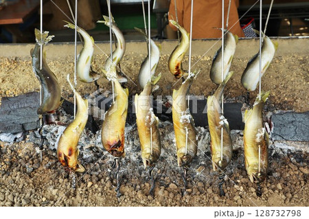 鮎の塩焼き 128732798