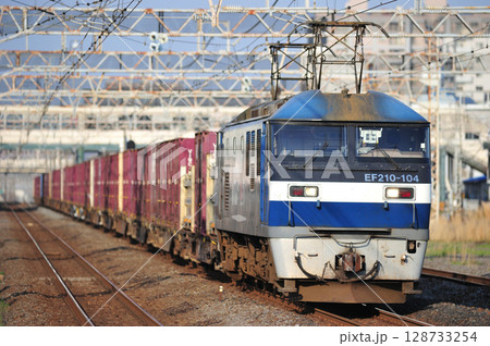 東海道本線　平塚　JR貨物　EF210-104（吹田） 128733254