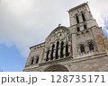 フランスブルゴーニュの世界遺産 サント・マドレーヌ・バジリカ聖堂 128735171