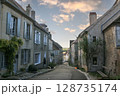 フランスブルゴーニュの世界遺産「ヴェズレーの教会と丘」の坂道 128735174
