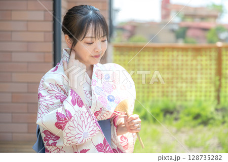 爽やかな浴衣女性 爽やかな浴衣女性 128735282