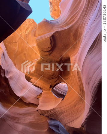 アンテロープキャニオン　アリゾナ州　アメリカ合衆国 128736142