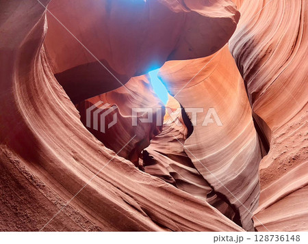 アンテロープキャニオン　アリゾナ州　アメリカ合衆国 128736148