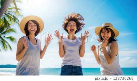 笑顔輝く女子旅リゾートの思い出写真  128736269