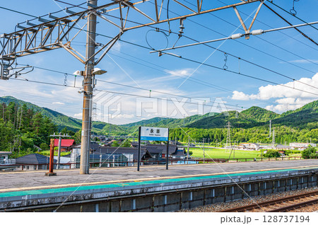 湖西線永原駅構内風景　滋賀県長浜市西浅井町永原 128737194
