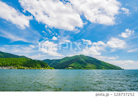 奥琵琶湖風景　滋賀県長浜市西浅井町大浦 128737252