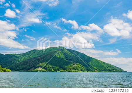 奥琵琶湖風景　滋賀県長浜市西浅井町大浦 128737253