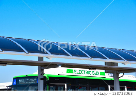 ペロブスカイト太陽電池　実装　夢洲交通第1ターミナル 128738368