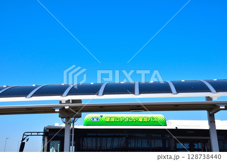 ペロブスカイト太陽電池　実装　夢洲交通第1ターミナル 128738440