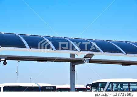 ペロブスカイト太陽電池　実装　夢洲交通第1ターミナル 128738695
