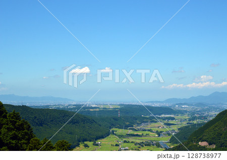 東側から望む熊本空港滑走路 128738977