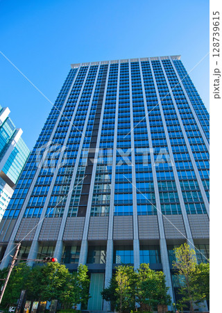 東京　品川駅周辺のビジネス街　品川シーズンテラス 128739615