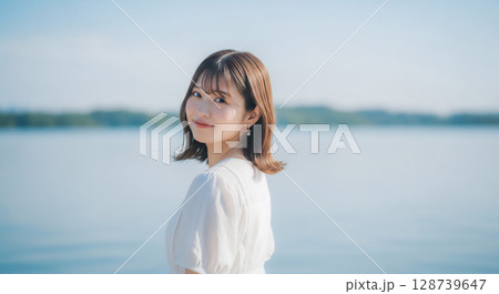 青空と水辺の爽やかな屋外撮影 青空と水辺の爽やかな屋外撮影 128739647