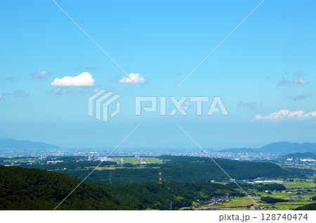 東側から見る熊本空港滑走路 128740474