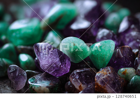 翡翠とアメジストの背景　AI画像 128740651