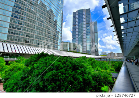 東京　品川駅周辺のビジネス街　品川インターシティ 128740727