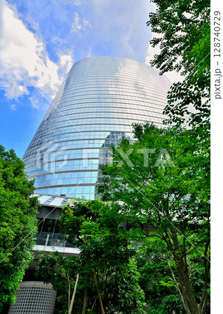 東京　品川駅周辺のビジネス街　品川インターシティ 128740729