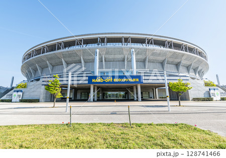 新潟県新潟市　新潟県立鳥屋野潟公園野球場（HARD OFF ECOスタジアム新潟） 128741466