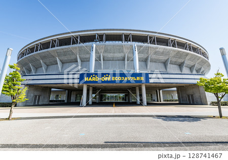 新潟県新潟市　新潟県立鳥屋野潟公園野球場（HARD OFF ECOスタジアム新潟） 128741467