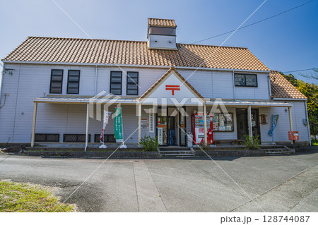 磐田市の天竜浜名湖鉄道の敷地駅の風景(静岡県) 128744087