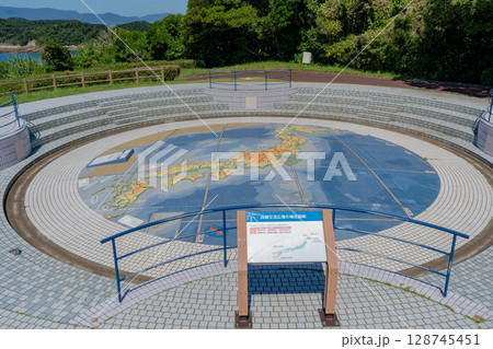 日本本土最西端の神崎鼻公園の風景(佐世保市) 日本本土最西端の神崎鼻公園の風景(佐世保市) 128745451