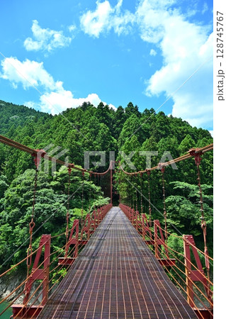 有田川にかかる蔵王橋　和歌山 128745767